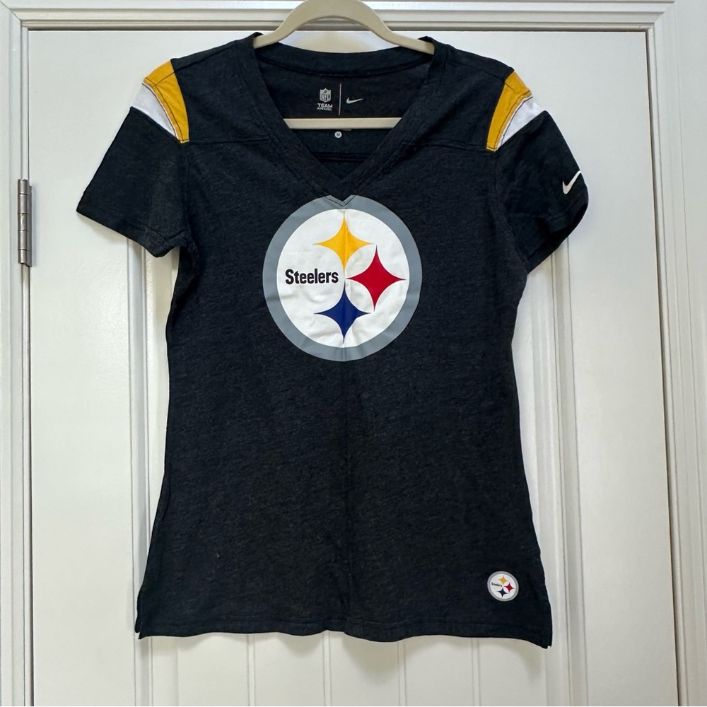 Nike Slim Fit Women’s Pittsburgh STEELERS V-Neck Short Sleeve T-Shirt, Size M